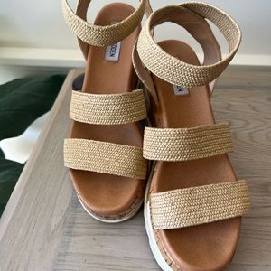 Steve Madden Bandi Womens size 8.5 elastic platform wedge sandal in tan and cork